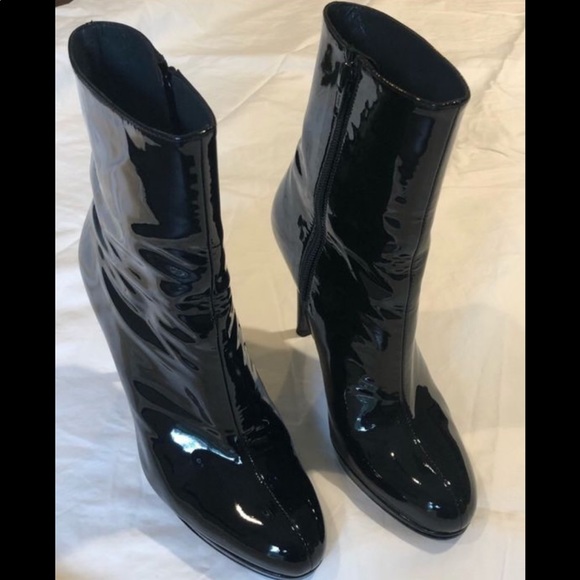 Stuart Weitzman Shoes - Stuart Weitzman ankle booties - NEW